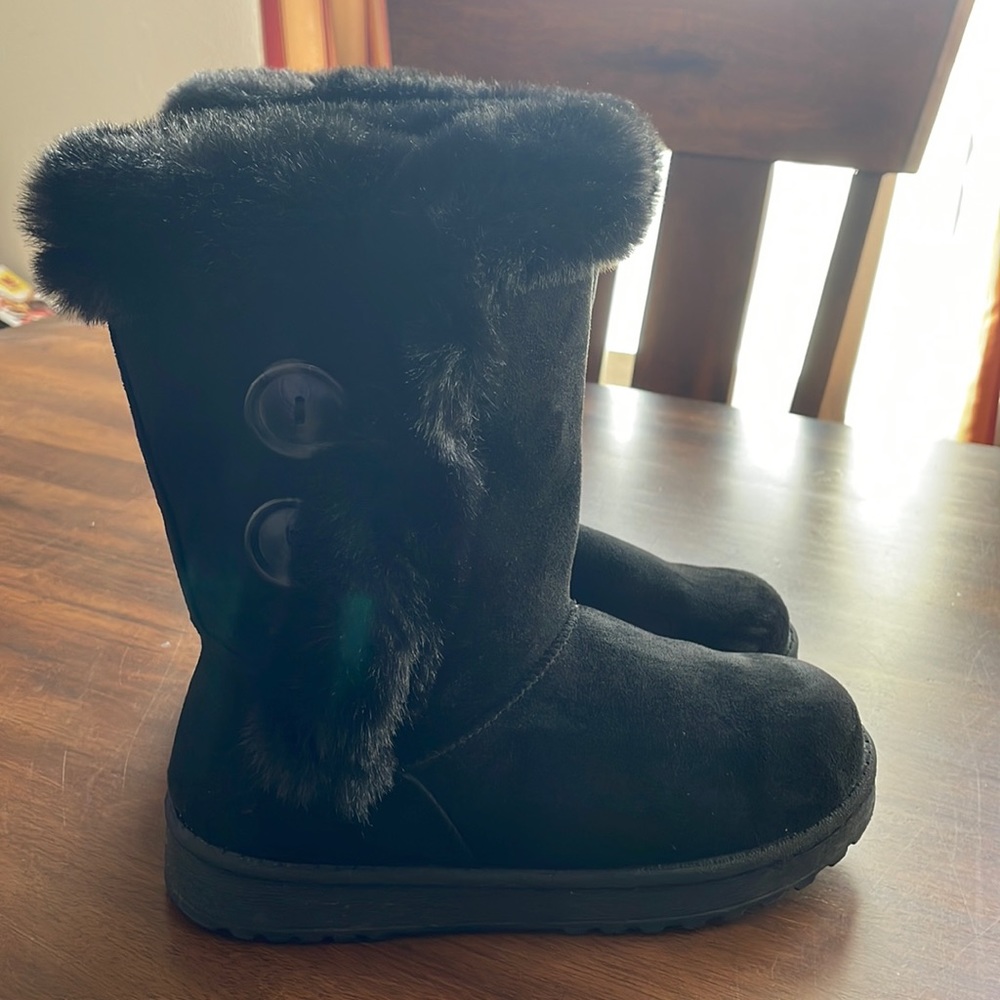 Cute & Cozy Black boots youth size 6
